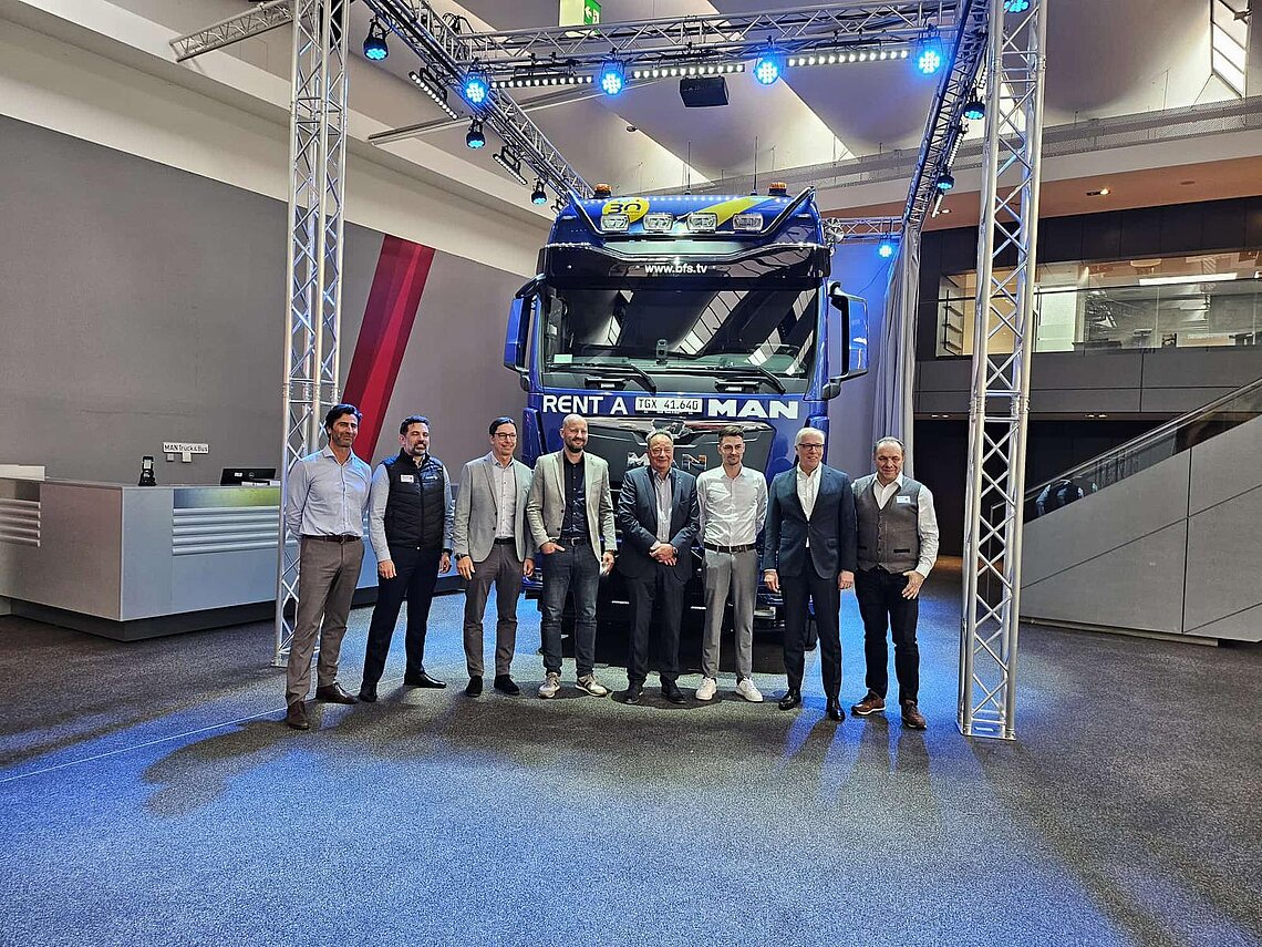 Erster neuer 250 Tonnen Schwerlaster geht an MAN-Vermietpartner BFS, ein Unternehmen der Stegmaier Group
